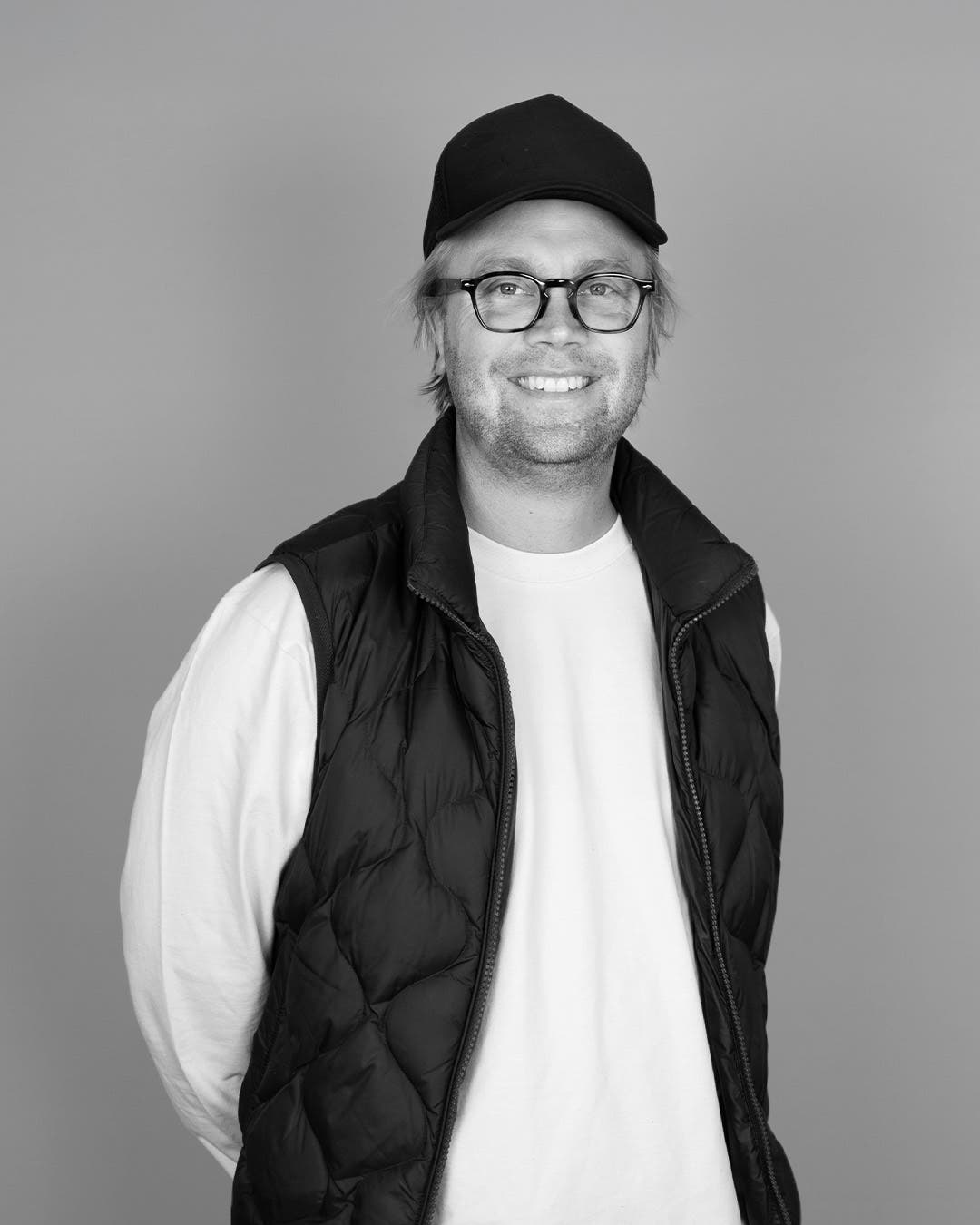 Jason Versfeld Om oss